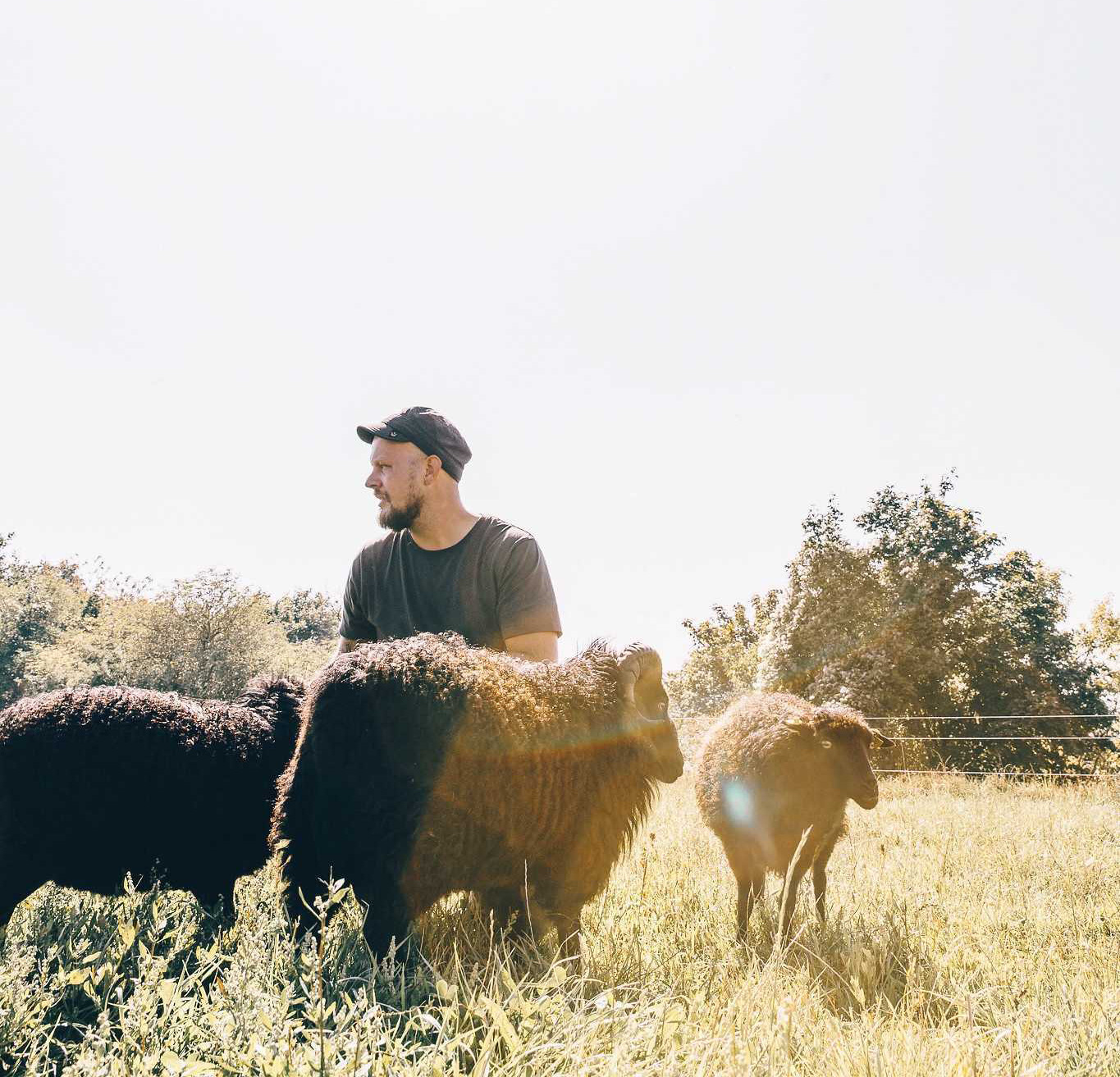 2Naturkinder Michael Völker with sheep