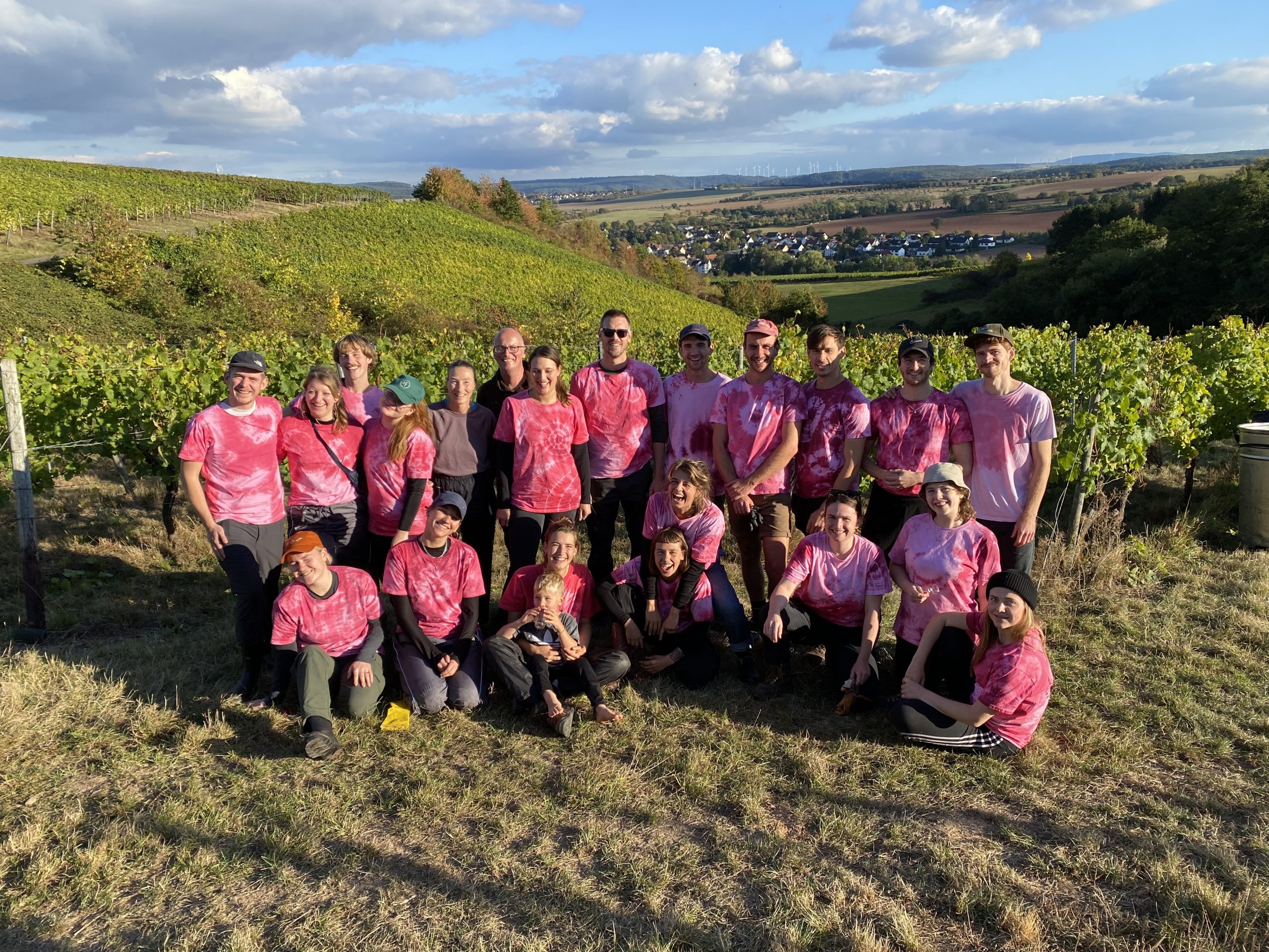 Harvest at Glow Glow with Jess from 8greenbottles, team photo.